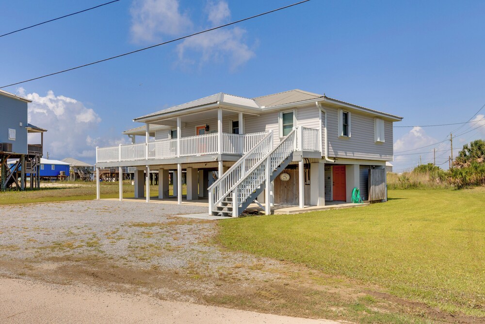 1 Block to Gulf: Dauphin Island Retreat w/ Views
