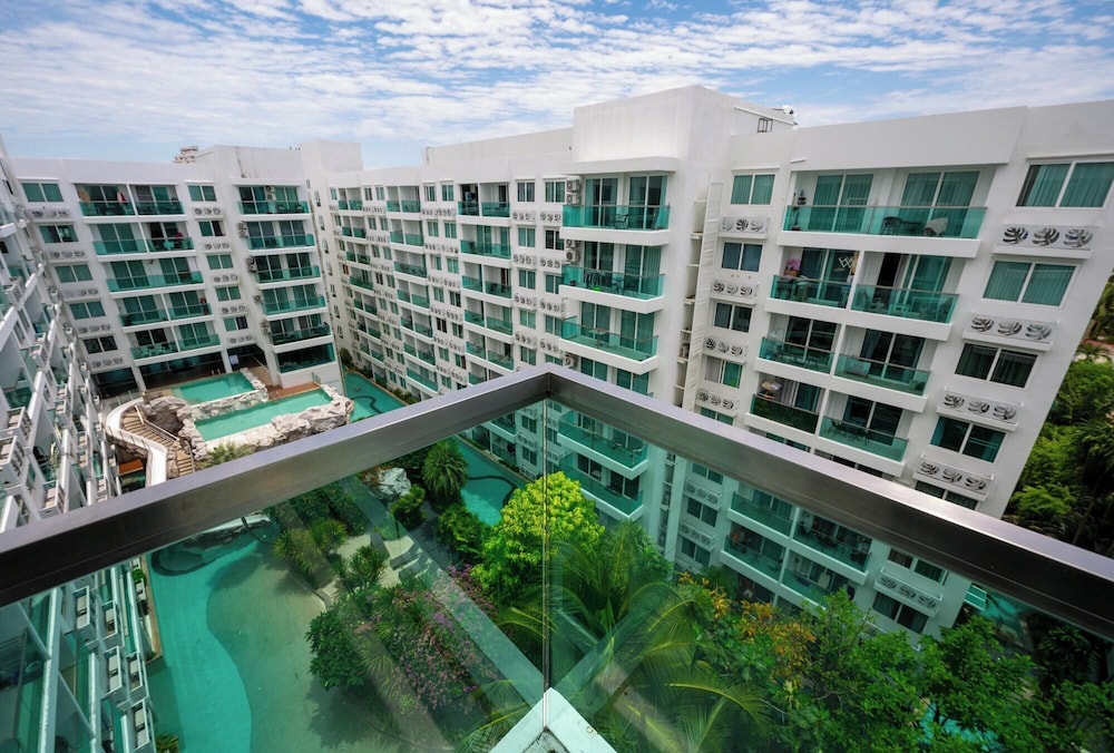 Amazon Apartments by Apartwell