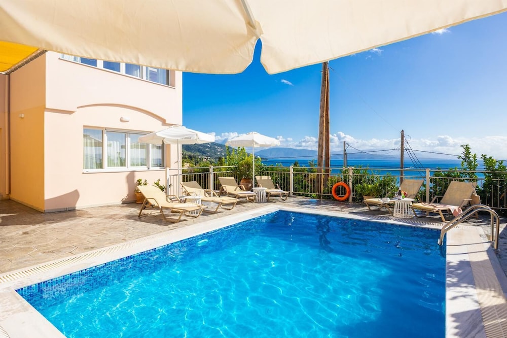 Villa Cleo Beach in Mparmpati