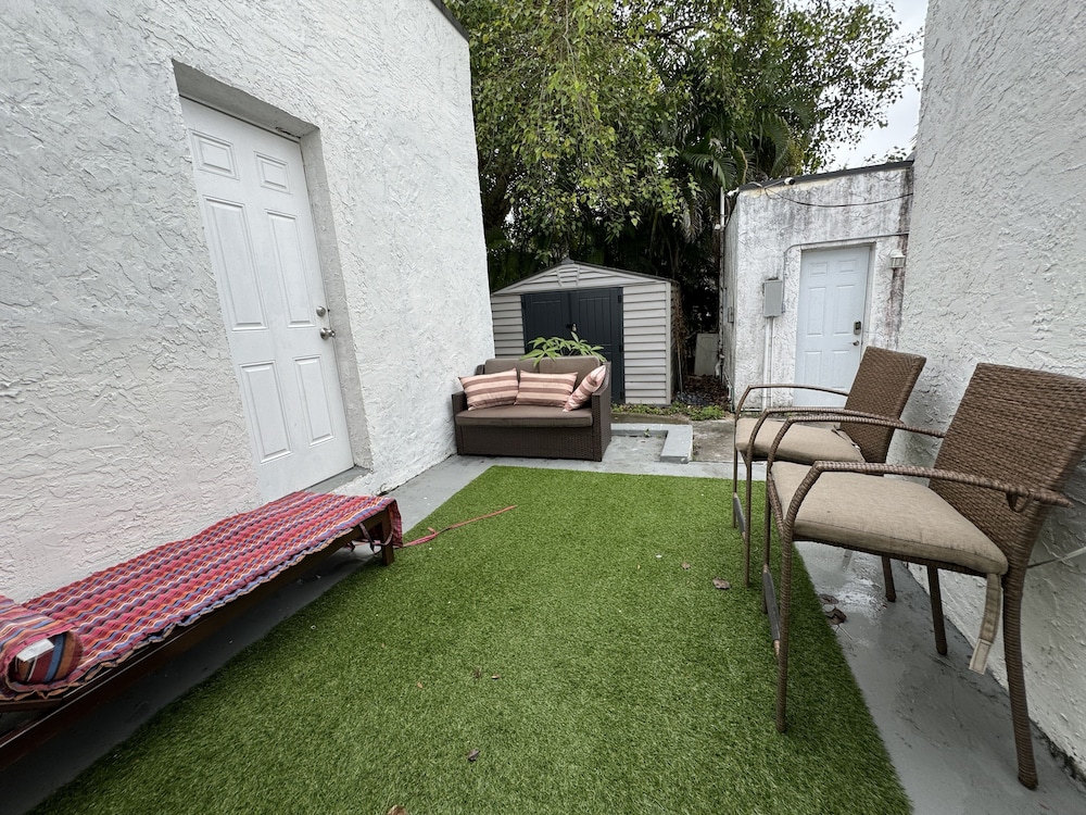 Miami Vacation Home 4 bedroom Parking.