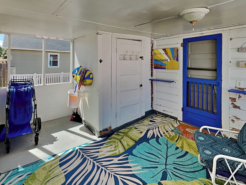 CB Sunshine Cottage by Carolina Retreats