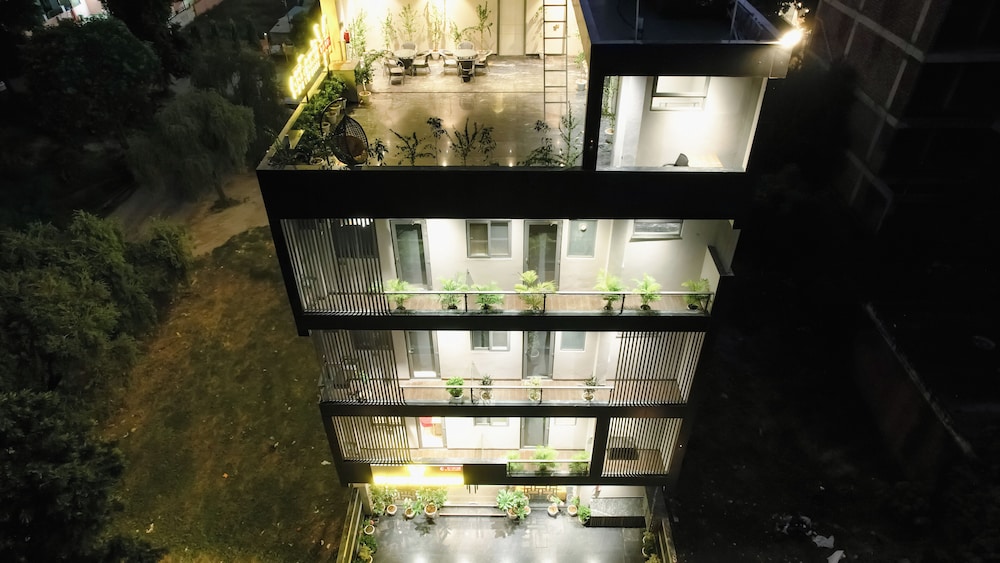 Lime Tree Hotel & Stays Greater Noida Nearby India Expo Centre & Mart