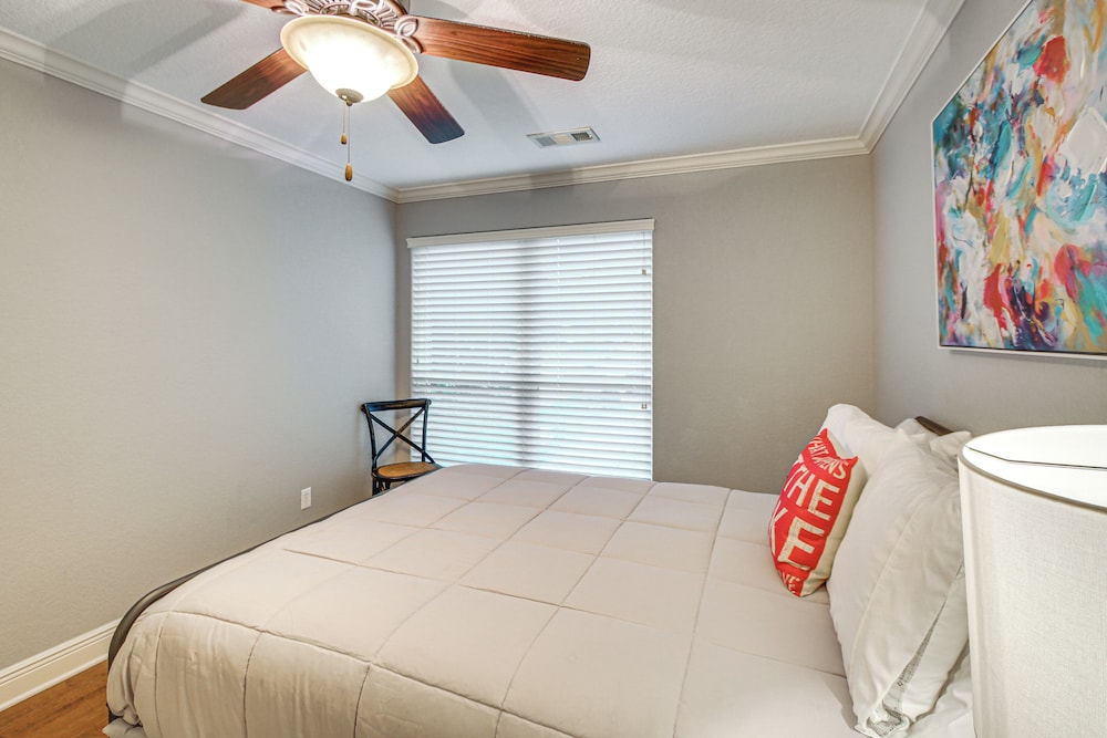 Tranquil Views: Riverfront Retreat in Hot Springs!