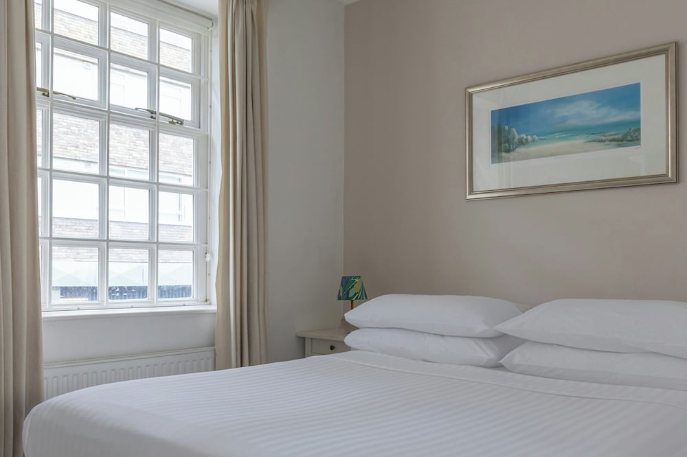 Bathurst Mews III by Onefinestay