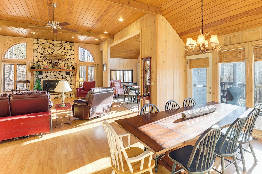 2 Mi to Ski Slopes! Mtn-view Home in Mars Hill