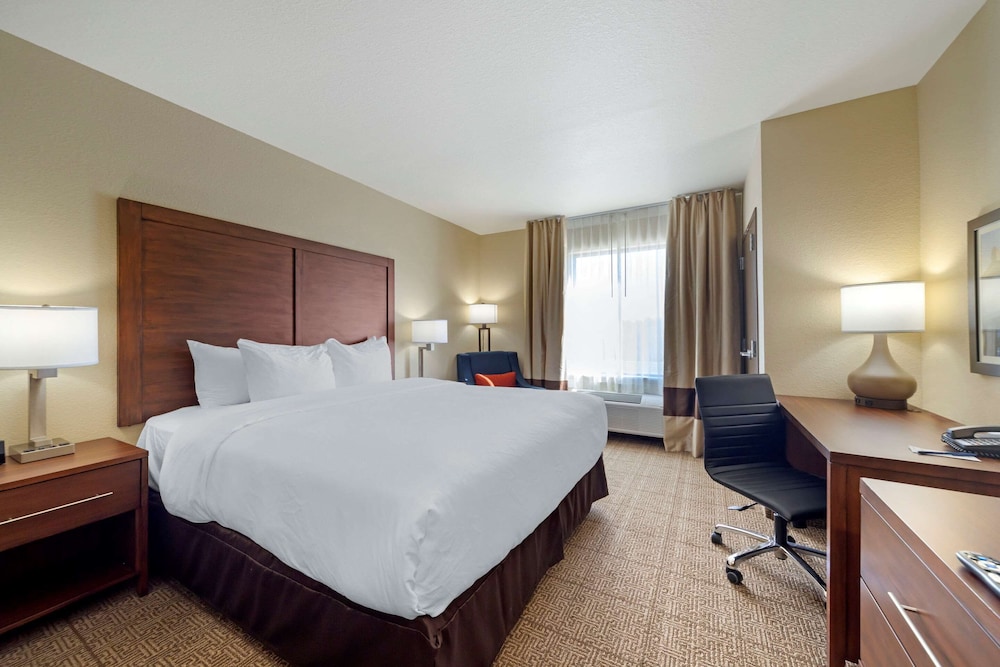 Comfort Inn & Suites Harrah view 4