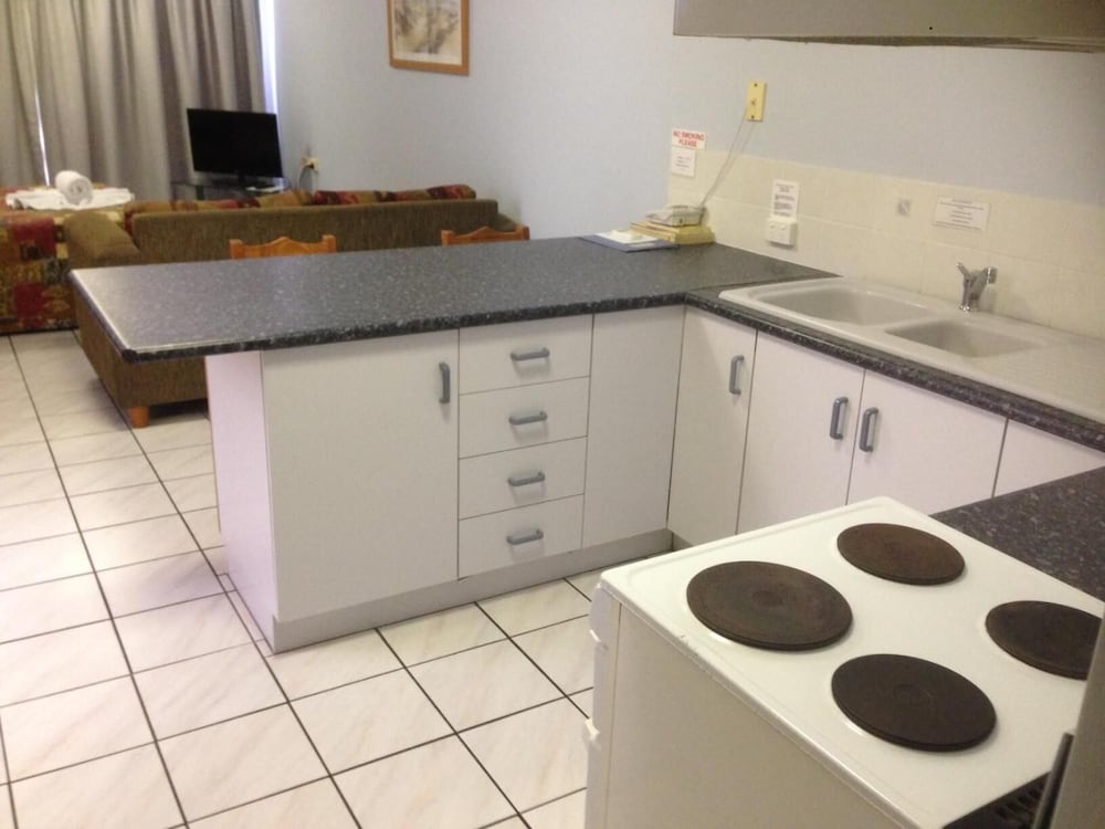Palm Valley Motel and Self-contained Holiday Units