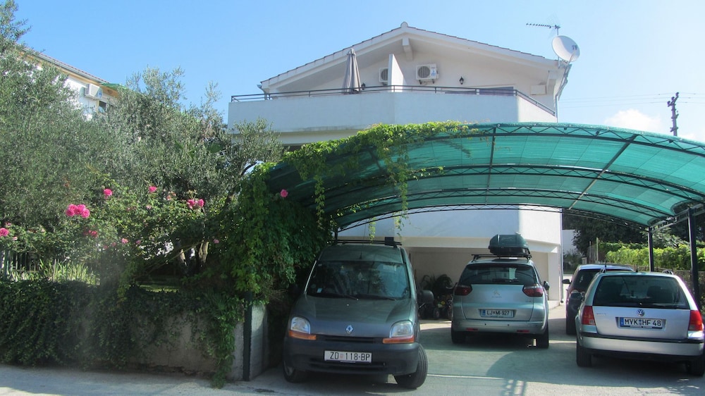 Photo 9