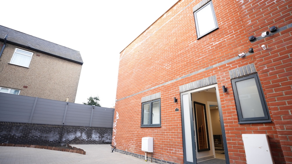 Charming London House - Sleeps 4 & Outdoor Space