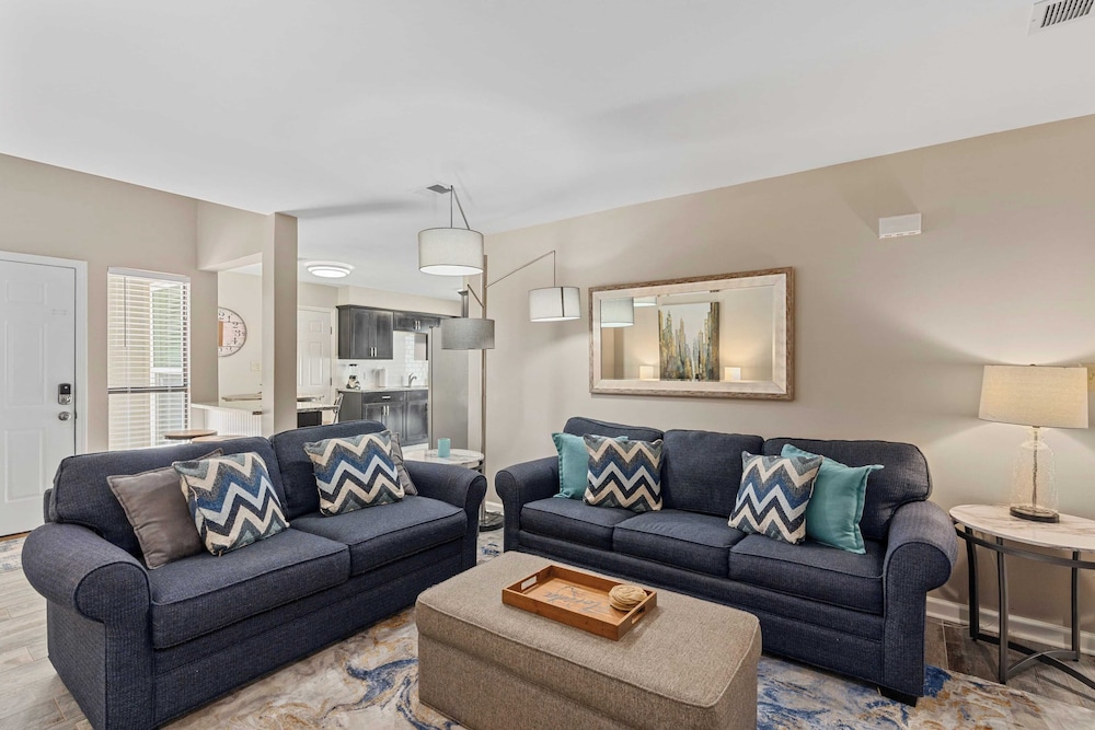 Spacious 3BR w/ Tiki Bar + Shared Pool Walk to Beach, Near 30A & Pier Park