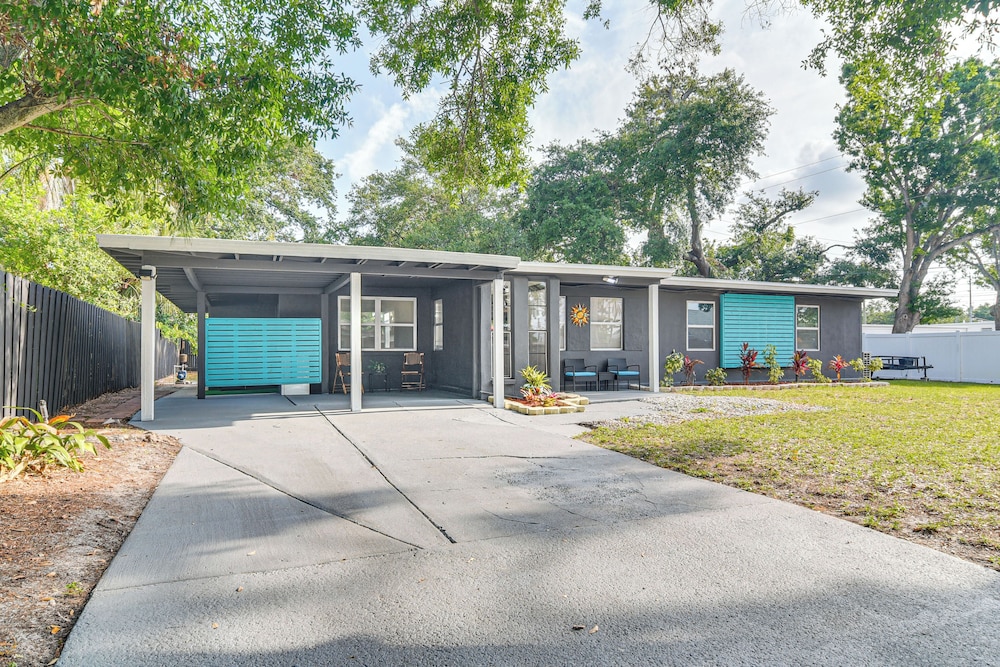 2 Mi to Beach: Family Getaway w/ Yard in St Pete!