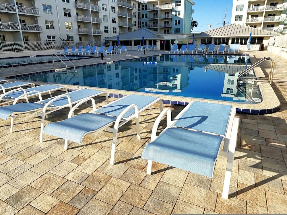Oceanfront 2 bed 2 Bath Condo New Smyrna Beach