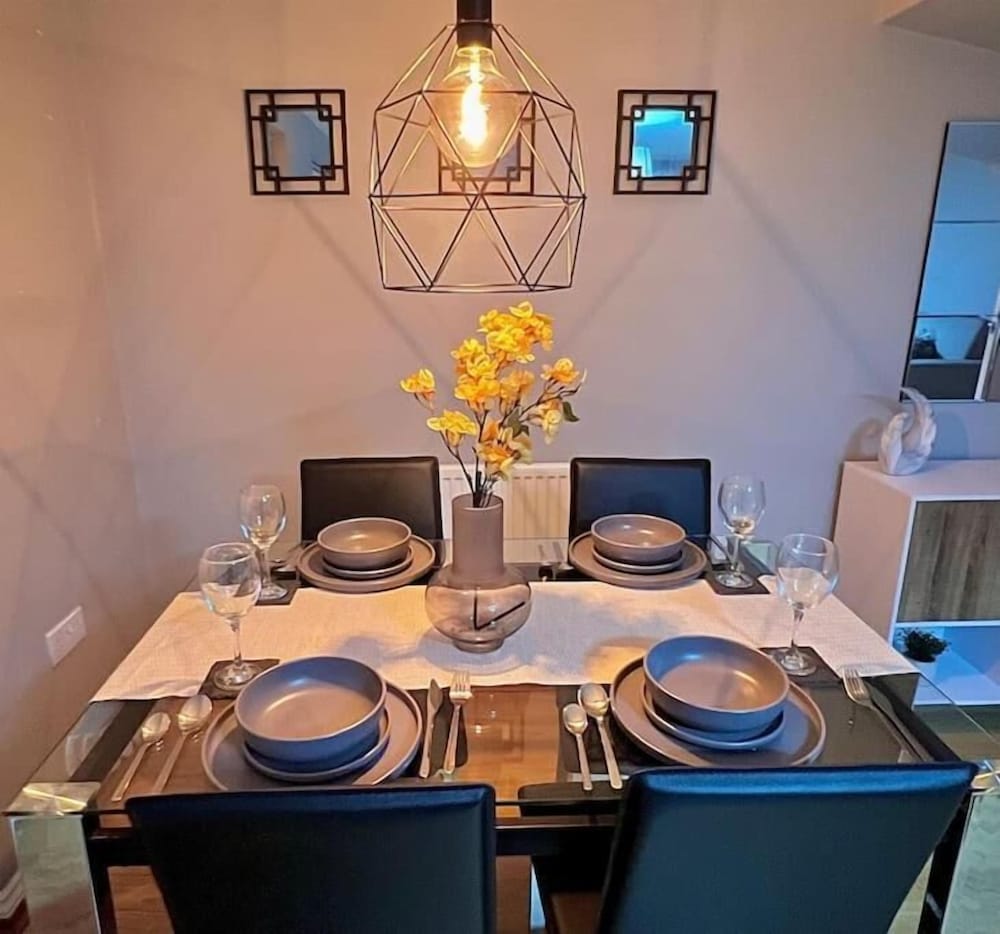 Modern 3 BR House for Contractors view 4