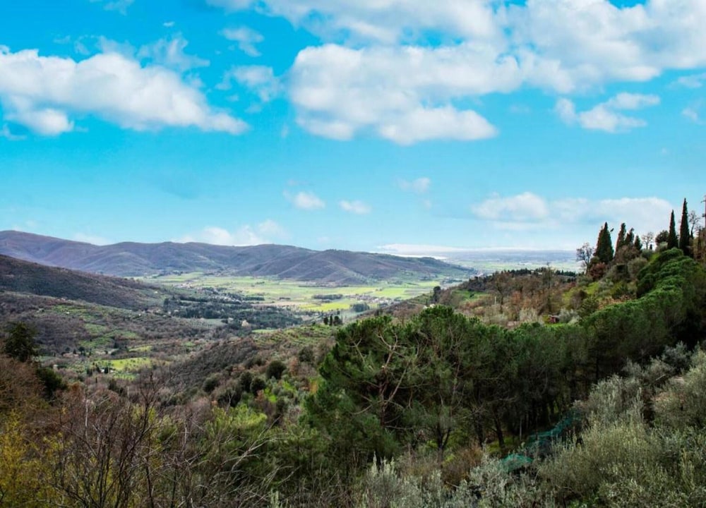 Villa in Tuscany With Pool Near Cortona