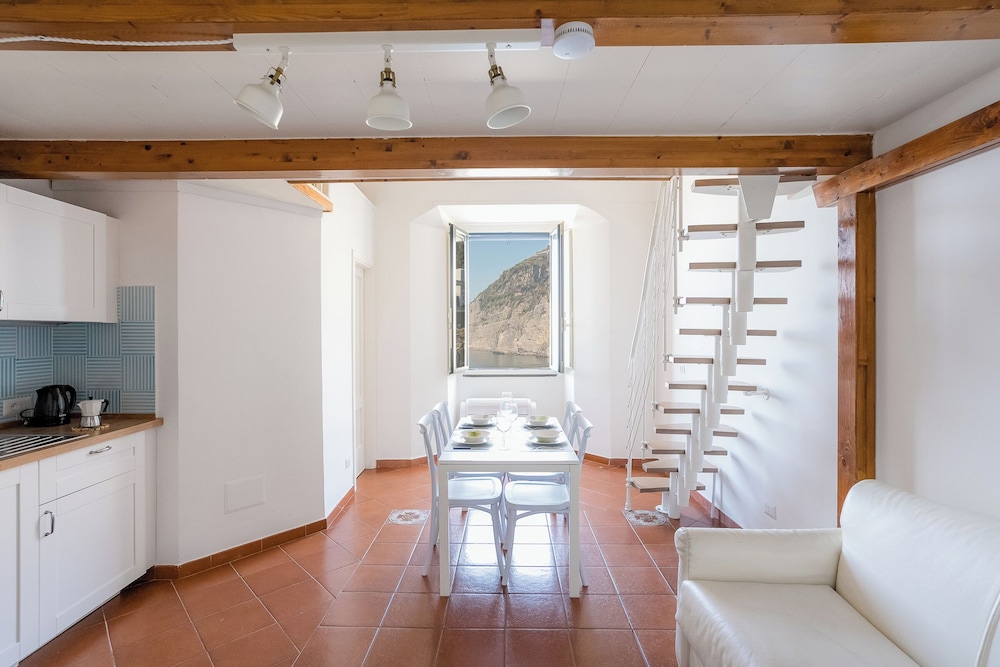 DIPINTO APARTMENTS