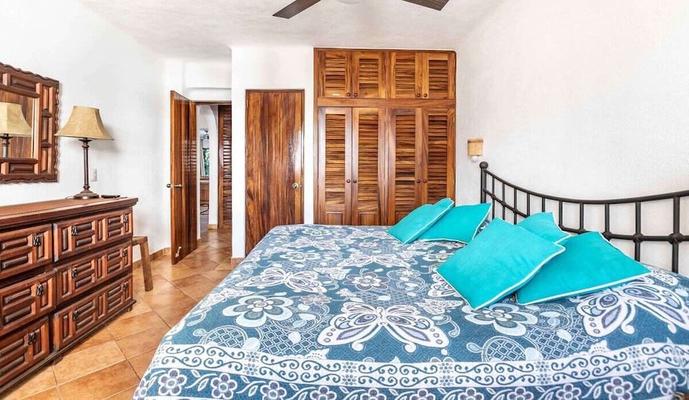 Ocean View 2Br Condo-balcony-beach-pool - 610