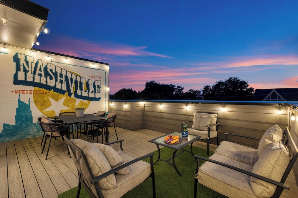 Skyline Soundhouse Rooftop Deck & Game Room Near East Nashville & Broadway