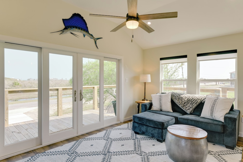 3 Mi to Rockport Beach: Home Near Aransas Bay