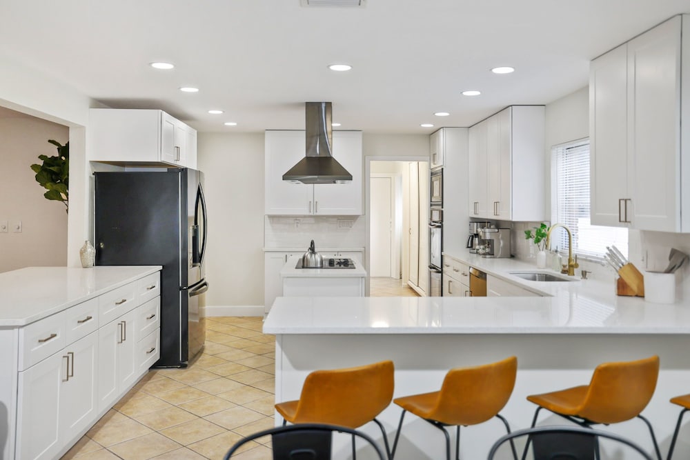Golden Retreat: Expansive 6BR Home w Heated Pool ~