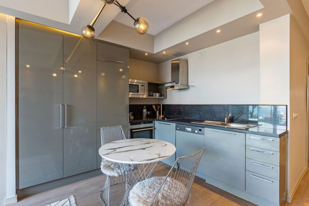 Central Apartment With Bosphorus View in Cihangir