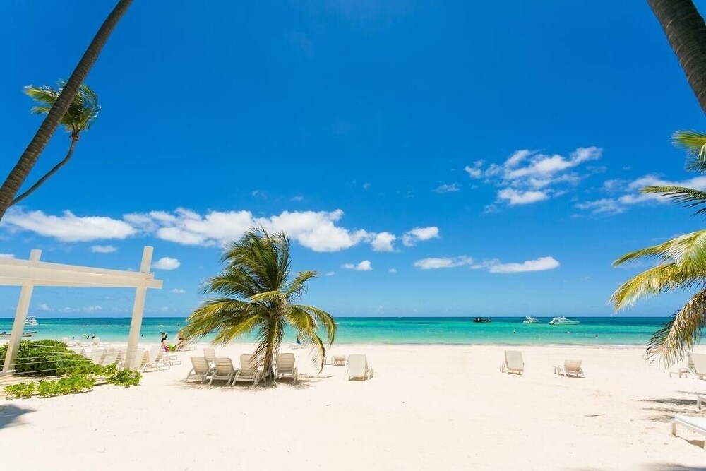 Magic Cortesea luxury beach