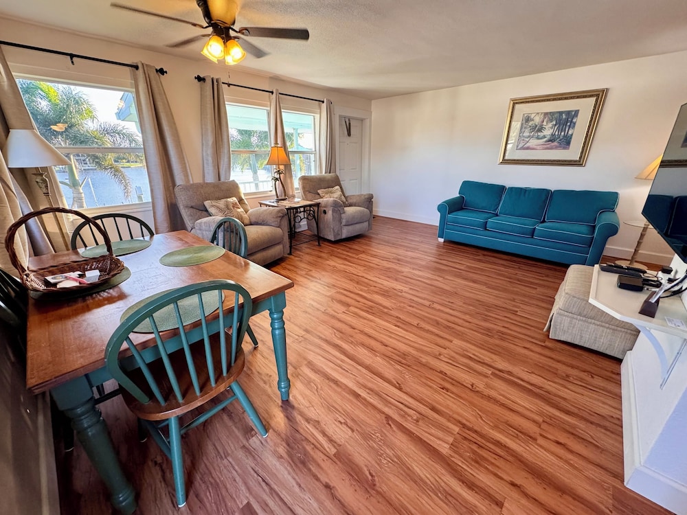 MALU LANI Inn & Marina