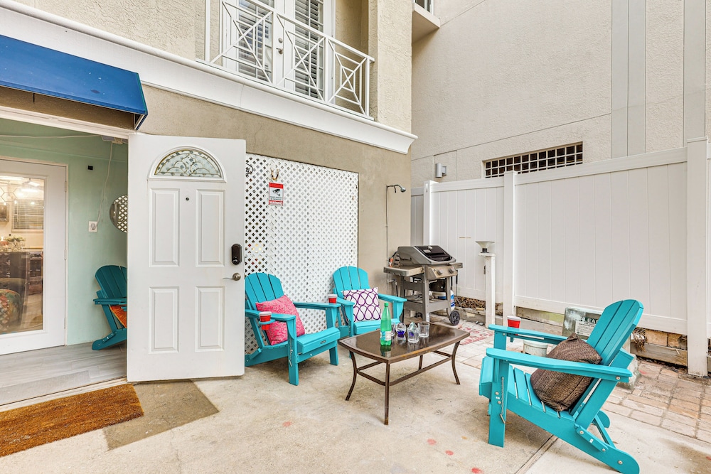 Steps to Shore: Walkable Clearwater Beach Condo