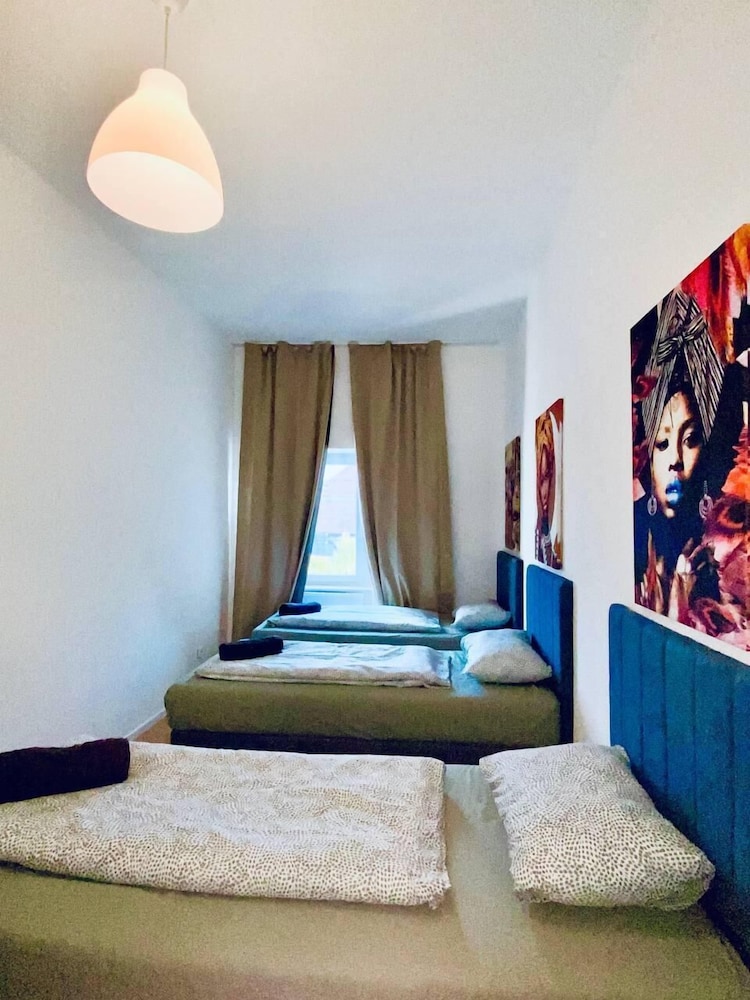 Spacious 4BR Apt Perfect for Groups