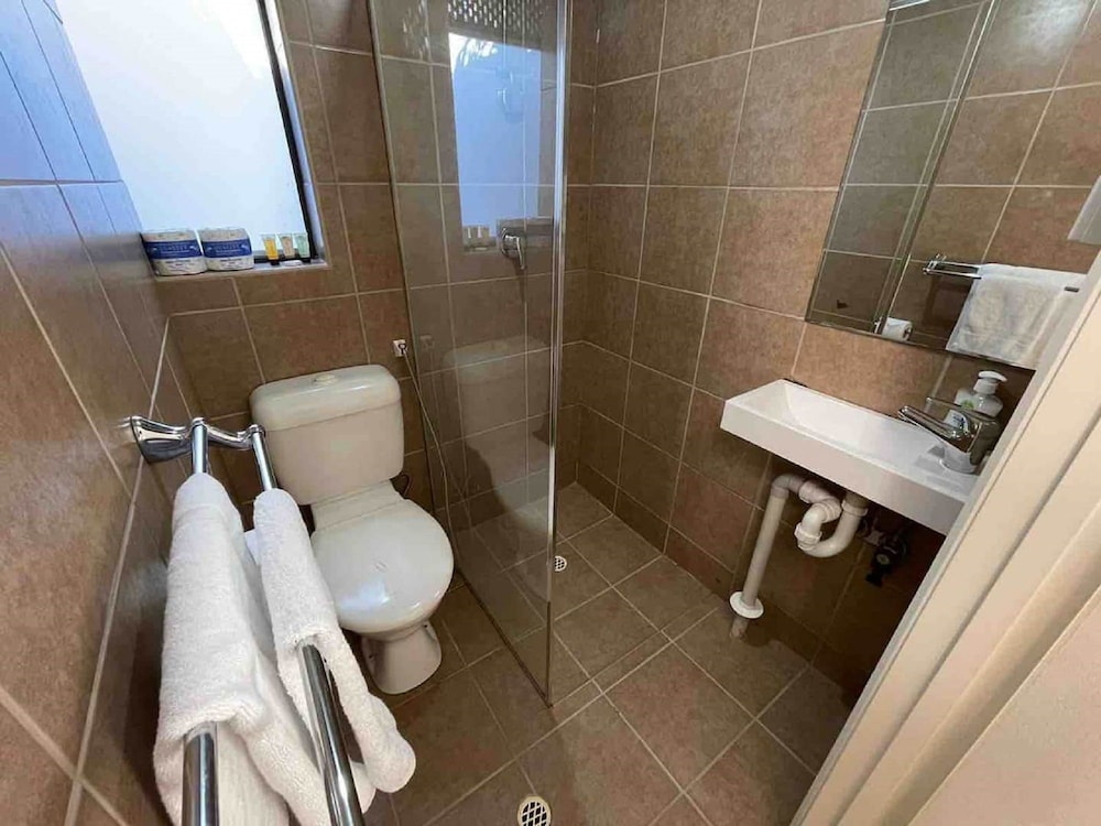Unwind Westbourne Park Saltpool Hideaway