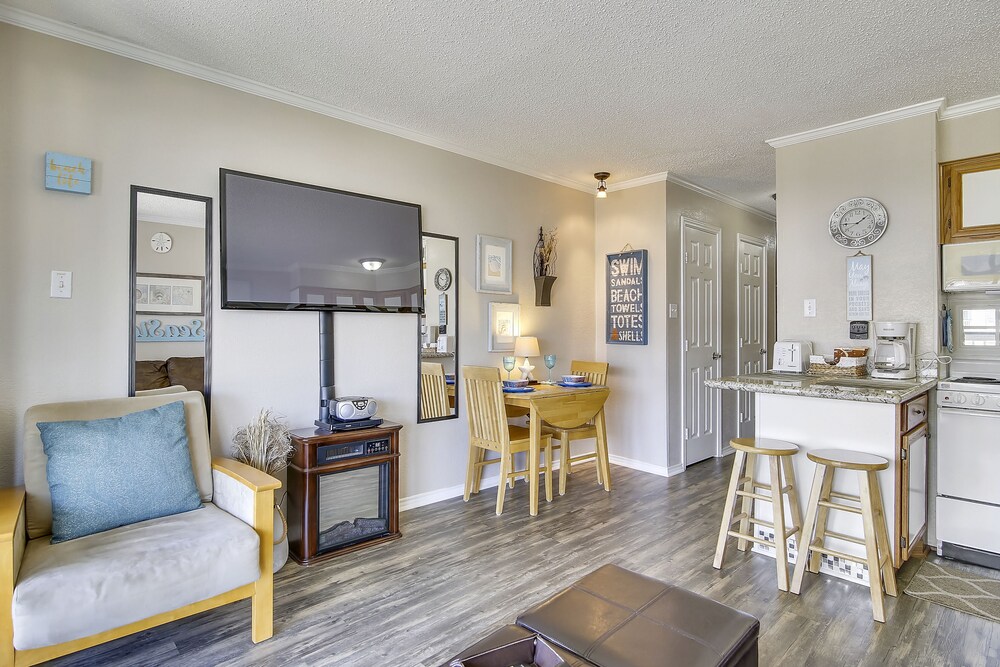 Casa Del Mar Beach Suites by AB Sea Resorts