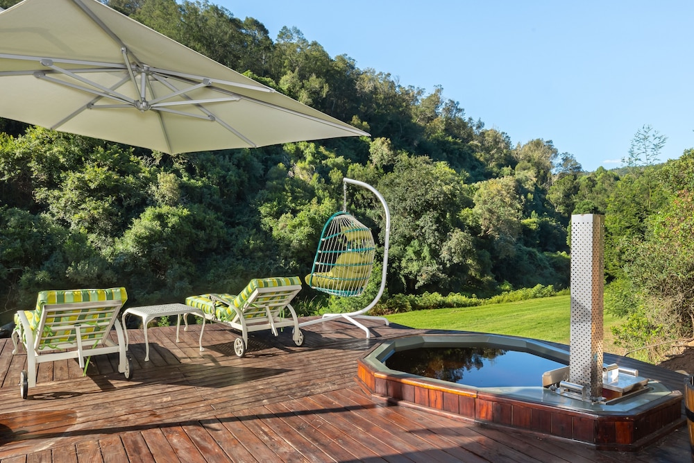 Amazing Riverside Retreat With Hot Tub & Ecopool