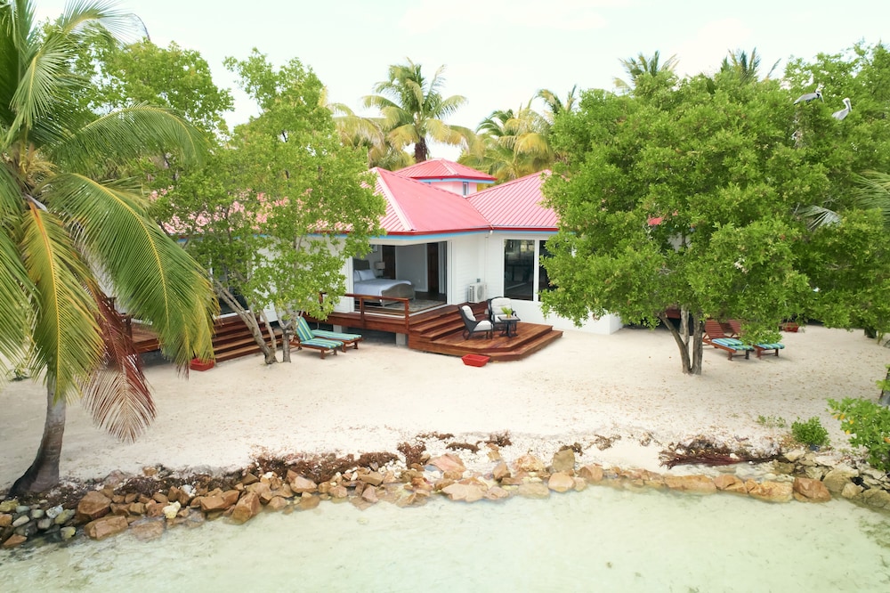 Ray Caye Private Island Resort