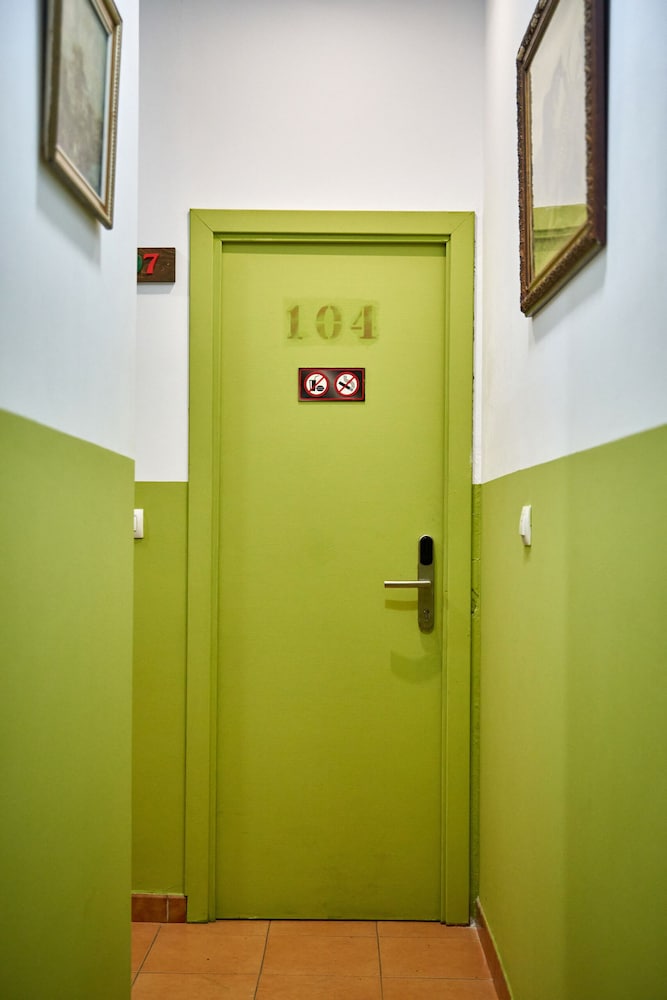 LOFT HOSTAL Group 120