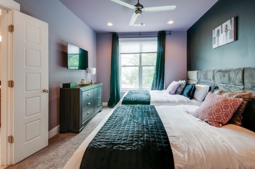 Close to the Gulch - Book Today