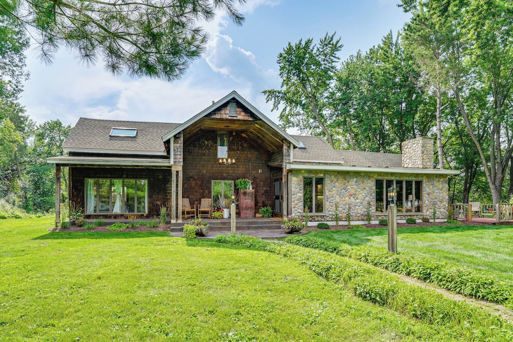 Picturesque Lake Elmo Cottage w/ Fire Pits! view 5