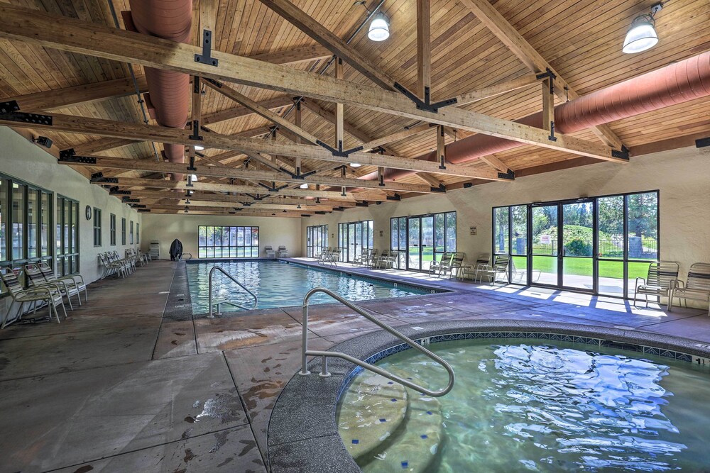 Hot Tub at Townhome on 8th Green in Redmond
