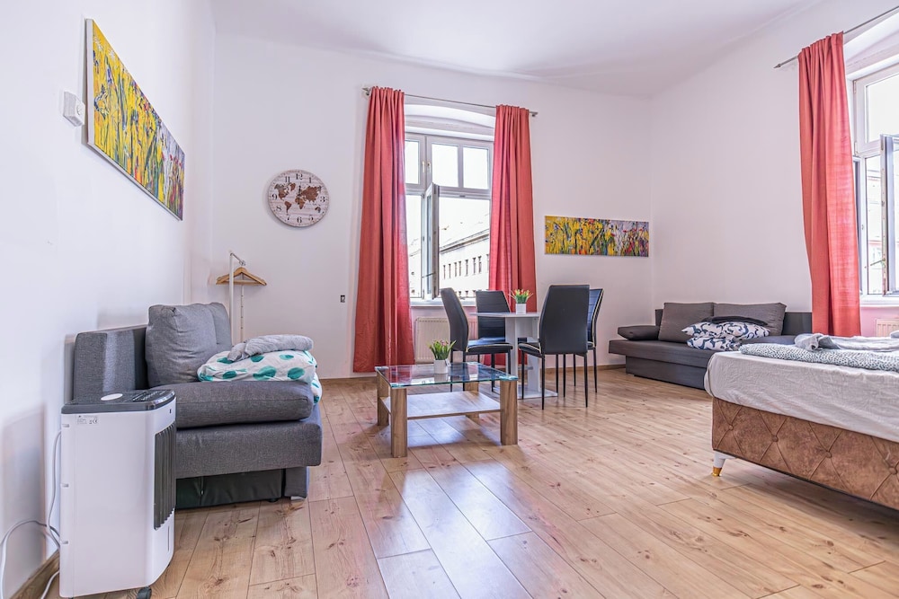 Large 5BR Central Flat Near Augarten