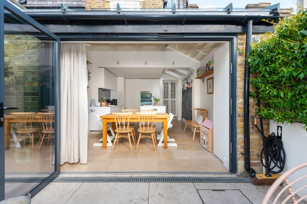 3-bedroom Home in Richmond - Ideal Family Living