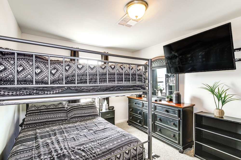 Welcoming Bullhead City Home w/ Pool & Game Room!