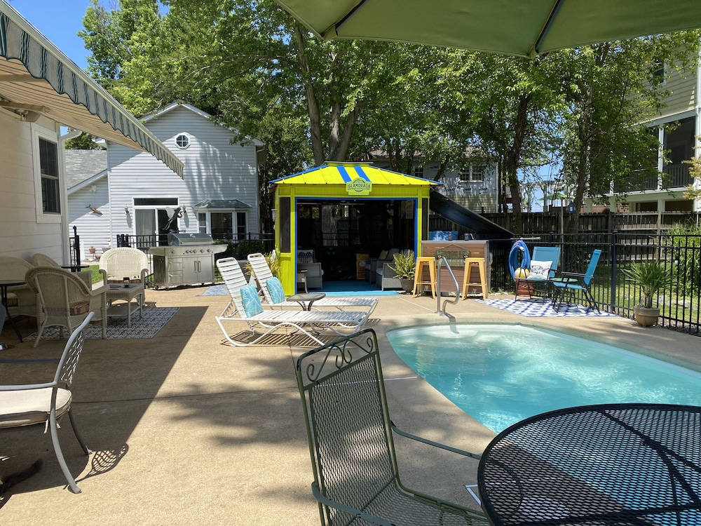 Colonial Beach Plaza Bed & Breakfast