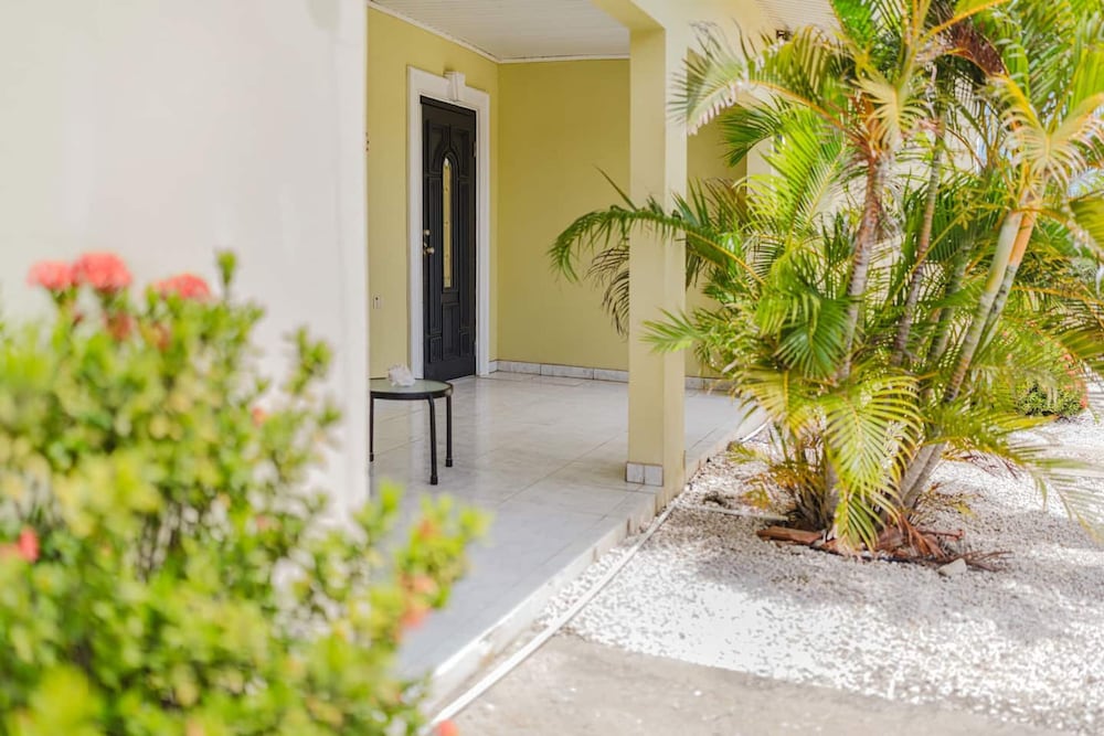Happy Daze Villa in Paradera