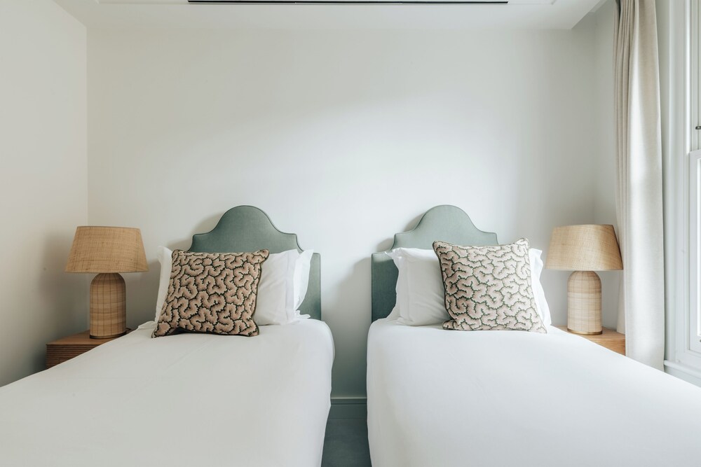 Claridge House by SLO