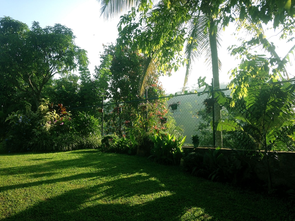 Moon Hills Hotel