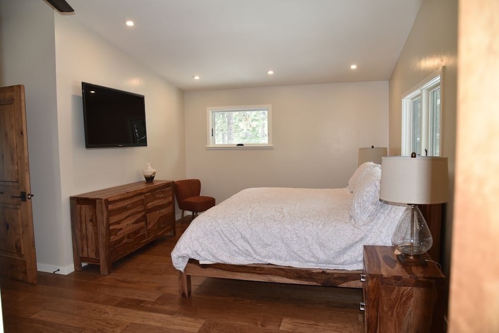 2375s Sierra House Retreat 4 Bedroom Home