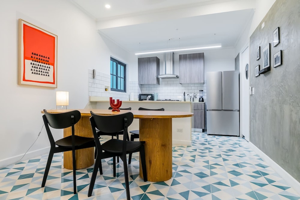 w Charming 1BR in Santa Ana s Best Area