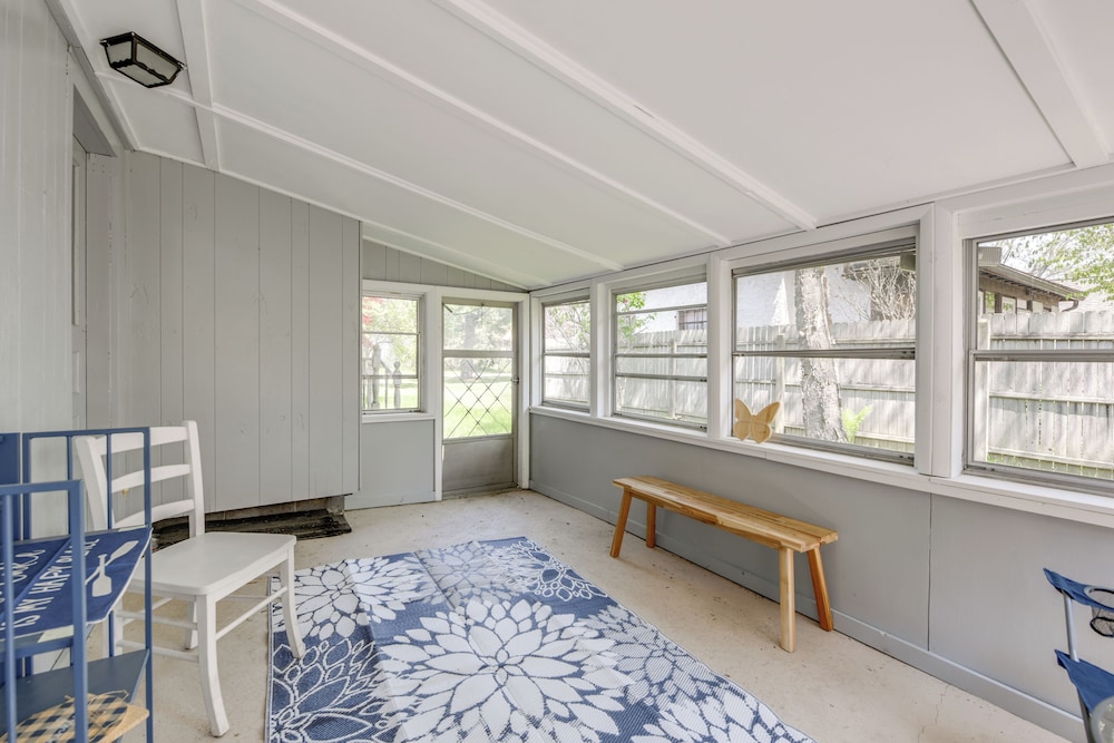 1 Mi to Lake Erie: Family-friendly Angola Home!