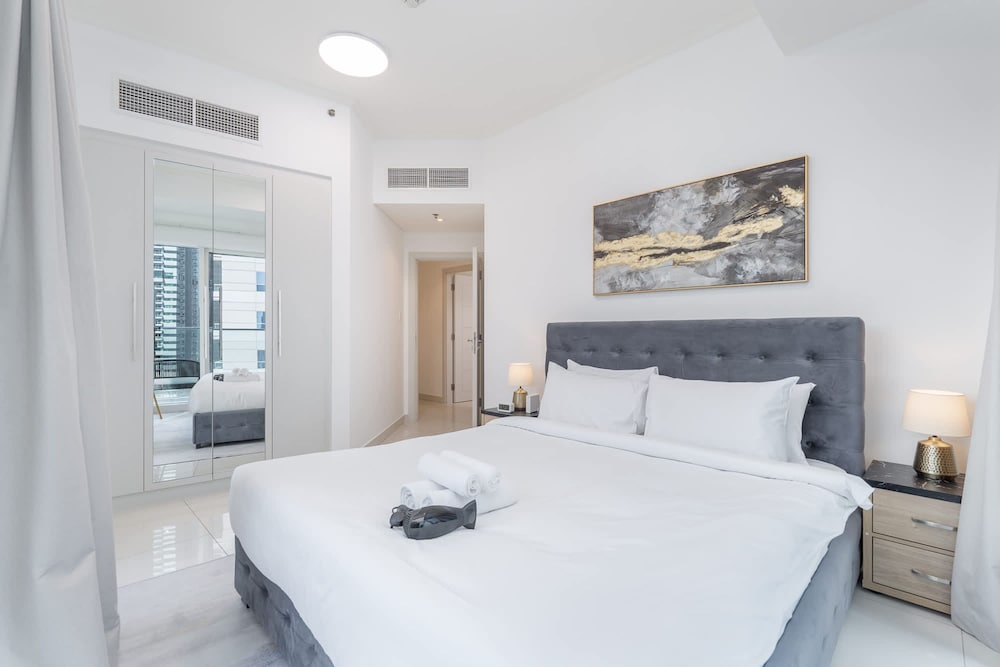 Marina Views and a 3 Bedroom Apartment in Dubai Marina
