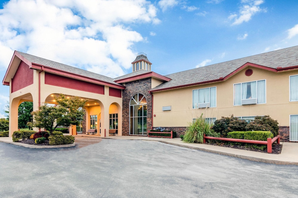 Quality Inn & Suites Carthage near Precious Moments Chapel