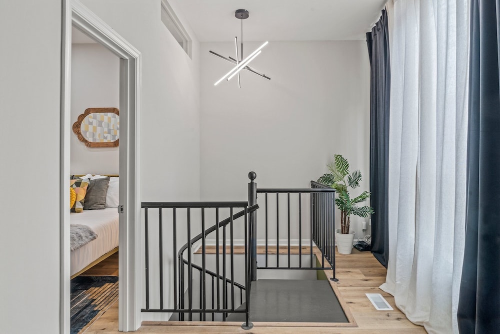 Old City 2 BR Near Historic Sites
