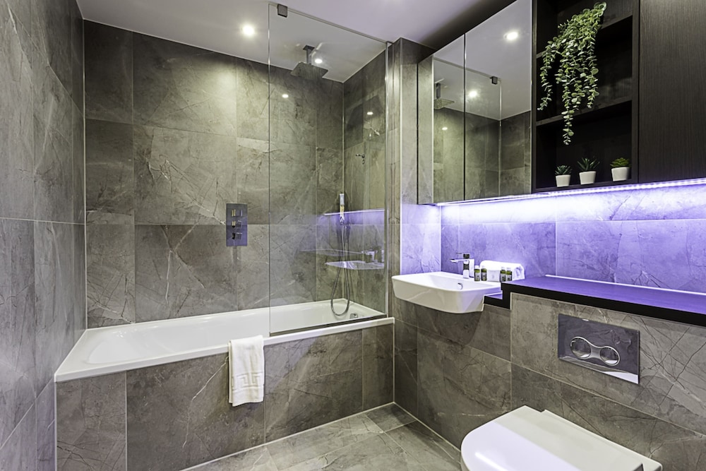 Icon Tower Flat VII